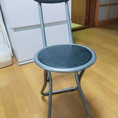 折り畳みパイプ椅子の画像