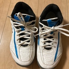 テニスシューズ　23.5センチ