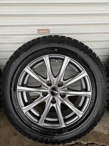 スタッドレスタイヤ205/65R16、キレイです