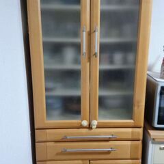 木目ナチュラル調　食器棚の画像