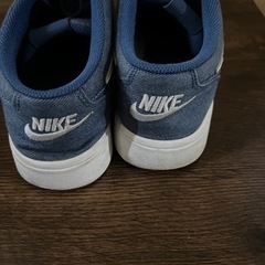 NIKE デニムスニーカーの画像