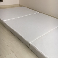 【取引決定済】ニトリ　三つ折りマットレス