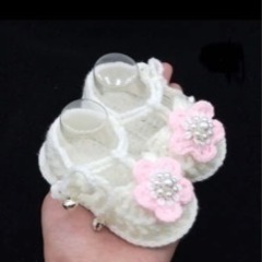 お誕生　お祝い　プレゼント　ギフト　手編み　ハンドメイド　ベビーシューズ　靴の画像