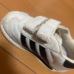 アディダス　スニーカーの画像