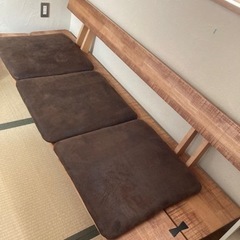木製ソファーの画像