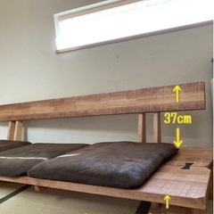 木製ソファーの画像