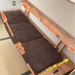 木製ソファーの画像