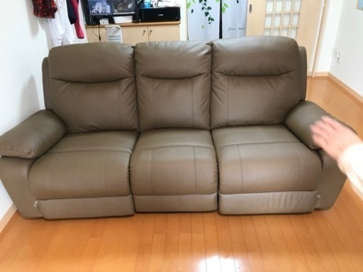ニトリ3人掛けソファ焦げ茶電動リクライニング