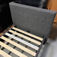 美品【自社配送は札幌市内限定】ZINUS 布張り ベッドフレーム シングル Nelly Upholstered Platform OPPダークグレー 木製 中古の画像