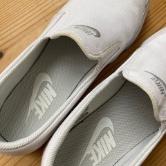 受付終了　NIKEスリッポン24センチの画像