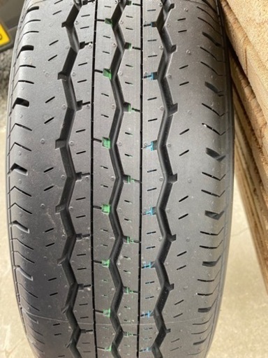 ハイエースバン新車外しタイヤ