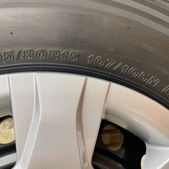 ハイエースバン新車外しタイヤの画像