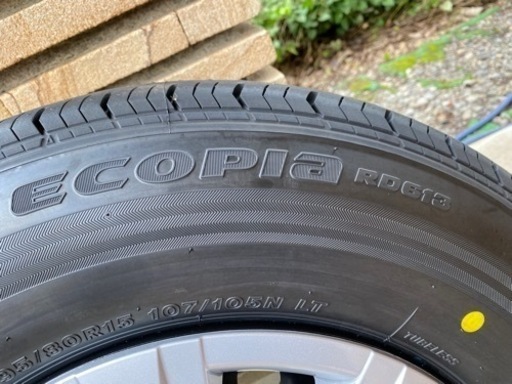 ハイエースバン新車外しタイヤ