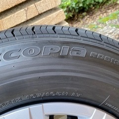 ハイエースバン新車外しタイヤの画像