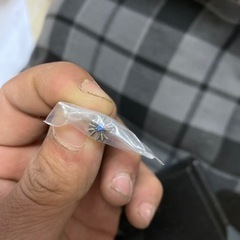 クロムハーツCHプラス スタッドwithブルーサファイア(ピアス)の画像