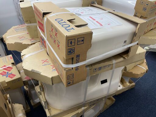 【在庫処分品】TOTO　ピュアレストQR（リモデル便器）　床置床排水大便器＋密結タンク（手洗無）　パステルアイボリー　1セット