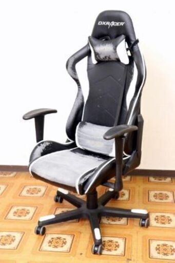商談中・・   難アリだけど快適に座れる  DXRACER/デラックスレーサー ゲーミングチェア
