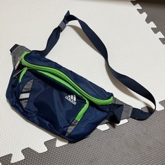 取引中　adidasバッグの画像