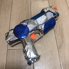 光とサウンドが楽しめる光線銃の画像