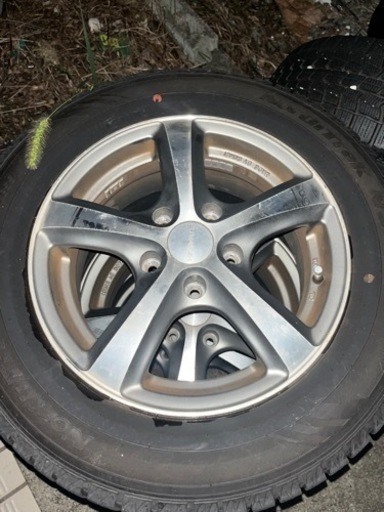 バリ溝　15インチスタッドレスタイヤ　中古