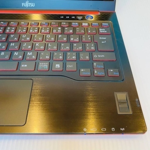 富士通/高性能 /Ultorbook/軽量/レアカラー/レッド/Core i5/新品SSD 256G搭載