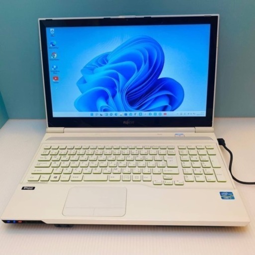富士通/タッチパネル/美品/ハイスペック/Corei7/ホワイト/新品SSD 256G搭載