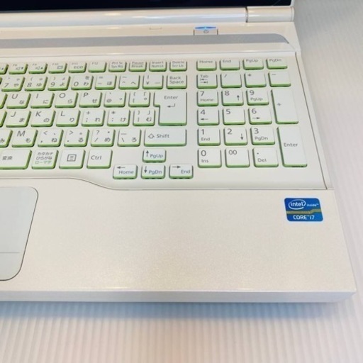 富士通/タッチパネル/美品/ハイスペック/Corei7/ホワイト/新品SSD 256G搭載