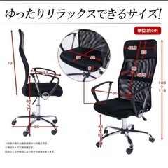 デスク、椅子、ライトの画像