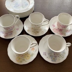 NT  creamy  White  カップ＆ソーサー、菓子皿セット