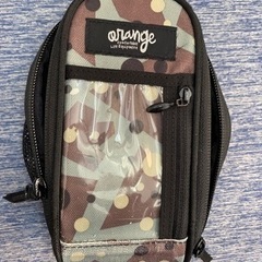 スキーウェア上下、手袋、ポシェット、鍵付きの画像