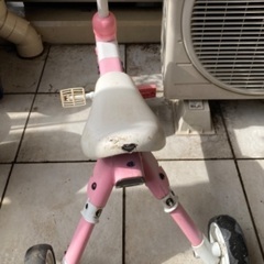 三輪車とキックバイクの画像