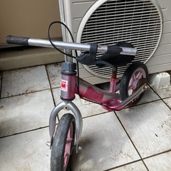 三輪車とキックバイクの画像