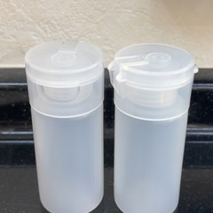 化粧水、乳液などに　ワンタッチ式ボトル