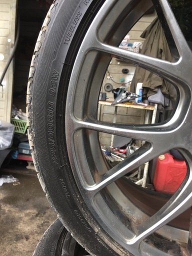 BMW 3シリーズに履いてました。