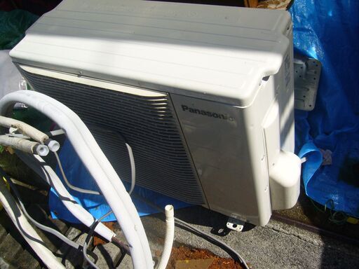 商談中エアコン２００９年２，８ｋｗ１０畳用高知市近辺無料配達