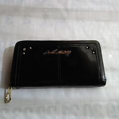 セシルマクビー長財布、黒色です。