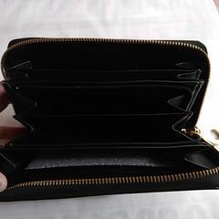 セシルマクビー長財布、黒色です。の画像