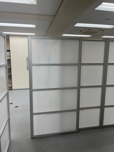 【終了】半透明パーテーション　コマニー社製パネル