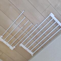 つっぱり棚2点、扇風機　の画像