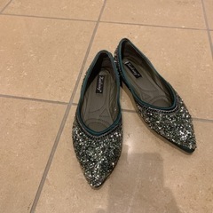 【お急ぎください】ぺたんこパンプス23.5cm グリーンラメ