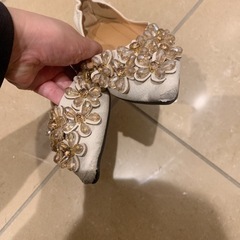 【お急ぎください】ぺたんこパンプス23.5cm ホワイトの画像