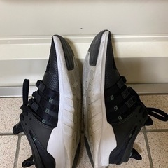 Adidas EQT シューズの画像