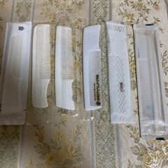 コーム★櫛★ヘアグッズ★ヘアケア★アメニティグッズ★新品未使用★27本の画像