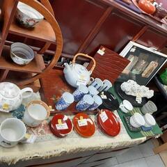  商品続々入荷中！ 食器類 ※お値段は色々50円～ お皿 グラス コーヒーカップ 急須 土鍋 調理器具 類多数取り揃えております！ 是非ご来店をお待ちしております！の画像