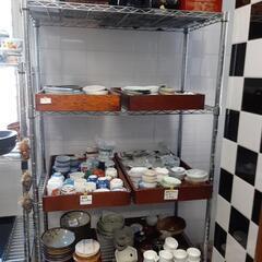  商品続々入荷中！ 食器類 ※お値段は色々50円～ お皿 グラス コーヒーカップ 急須 土鍋 調理器具 類多数取り揃えております！ 是非ご来店をお待ちしております！の画像