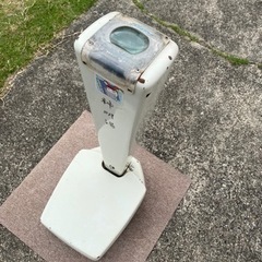 銭湯の古い体重計