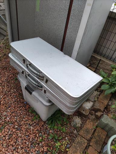 アウトドアテーブルチェア２個と折りたたみチェア７個