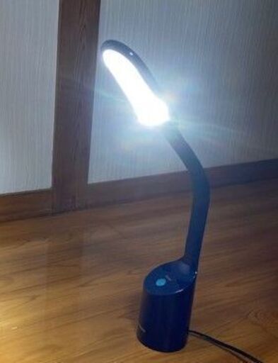 LEDスタンド　及び　卓上　コンパクト扇風機（携帯の充電器での使用OK）及びドライヤー　３点