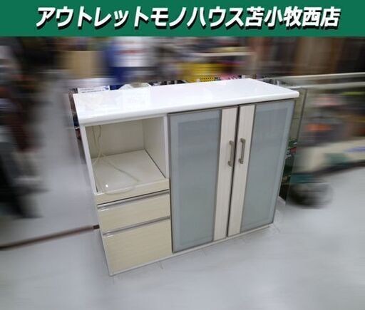 ミドルレンジボード 幅120.5x奥行50x高さ101cm ホワイト エナメル調 ニトリ コンセント付 食器棚 キッチンボード 苫小牧