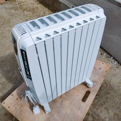 きれい Delonghi デロンギ ドラゴンデジタル オイルヒーター DDQ0915-WH リモコン付き 10～15畳 暖房器具 暖房 家電 電化製品の画像